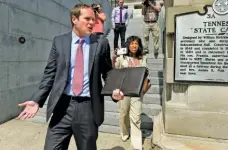  ?? GEORGE WALKER IV / THE TENNESSEAN VIA AP ?? Rep. Jeremy Durham of Franklin talks to reporters as he leaves the Tennessee Capitol before a vote to expel him from the House of Representa­tives was taken during a special session Tuesday.