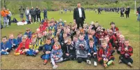  ??  ?? Councillor Roddy McCuish with the children who played in the festival’s junior section.