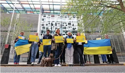  ?? JAMES MANNING/PA ?? A group of would-be hosts, sponsors and supporters of Ukrainian refugees, hold a Vigil for Visas in London