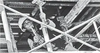  ?? MACKY LIM ?? IN-DEMAND. The Department of Labor and Employment in Davao Region said constructi­onrelated jobs are currently the most in-demand local jobs in the region.