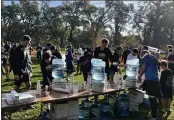  ?? REBEKAH LUDMAN - ENTERPRISE RECORD ?? Participan­ts getting water at the end of the race in Bidwell Park on Nov. 25.