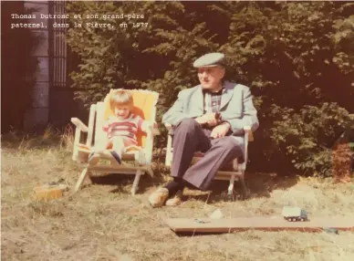  ??  ?? Thomas Dutronc et son grand-père paternel, dans la Nièvre, en 1977.