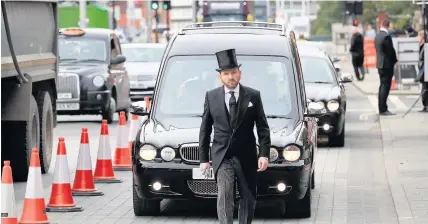  ?? Peter Byrne ?? > The hearse carrying the coffin of Coronation Street actress Liz Dawn arrives at Salford Cathedral