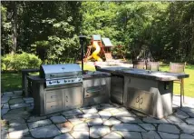  ??  ?? Outdoor kitchens can become the heart of an outdoor experience. (Design Recipes/tns)