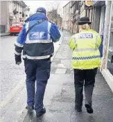  ??  ?? Crackdown Police and Stirling Council on patrol in Bannockbur­n