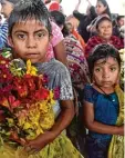  ?? Foto: afp ?? Kinder besuchen nahe Guatemala Stadt die Beerdigung eines Bekannten.