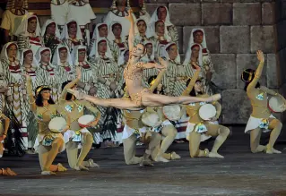  ??  ?? Corpo di ballo Il futuro del corpo di ballo dell’Arena di Verona è alquanto incerto