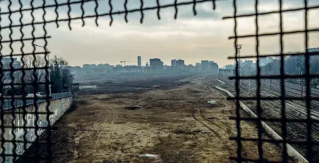  ?? (foto Cozzoli) ?? L’area oggi I terreni un tempo occupati dalle acciaierie Falck, a Sesto San Giovanni. Qui dovrebbero partire i cantieri a luglio 2021