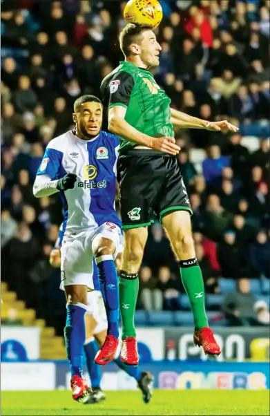  ??  ?? MURRAY MINT: Scunthorpe’s Murray Wallace climbs high to head the ball away from danger