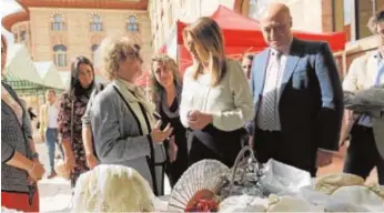  ?? V. MERINO ?? Susana Díaz en la feria de las mujeres rurales en Córdoba