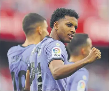  ?? Foto: EFE ?? Rodrygo firmó un doblete en el Sánchez Pizjuán con un gol de falta y otro de jugada individual