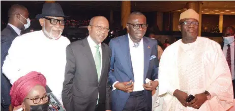  ??  ?? Wife of Ondo State Governor; Mrs. Betty Akeredolu ( sitting), her husband, Governor Rotimi Akeredolu; Governor, Central Bank of Nigeria Godwin Emefiele; Lagos State Governor, Babajide Sanwo- Olu and Ekiti State Governor, Kayode Fayemi at the Vanguard Personalit­y of the year Award 2019 and 2020 in Lagos… yesterday