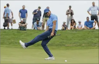  ?? ERIC RISBERG, THE ASSOCIATED PRESS ?? Stephen Curry reacts after missing a birdie putt on the eighth hole in the Web.com Tour’s Ellie Mae Classic.