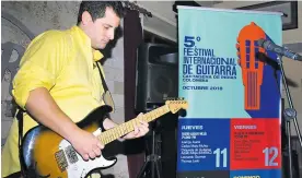  ?? WILFRED ARIAS ?? Eduardo Jasbon Fadul, guitarrist­a en el lanzamient­o del Festival de Guitarras.