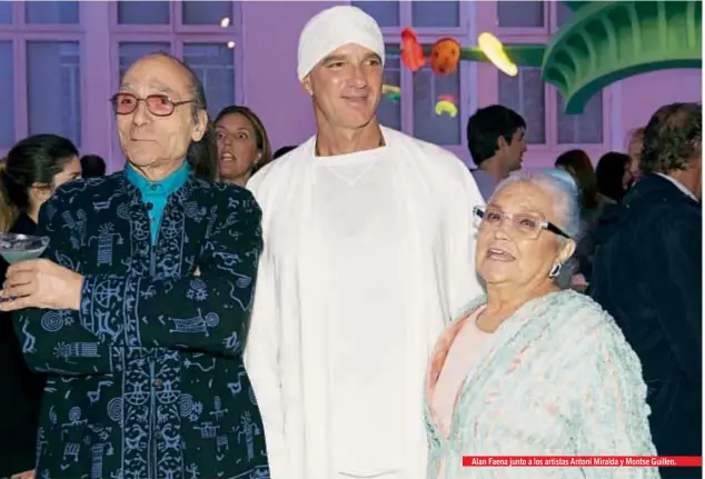  ??  ?? Alan Faena junto a los artistas Antoni Miralda y Montse Guillen.