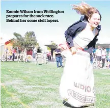  ?? ?? Emmie Wilson from Wellington prepares for the sack race. Behind her some stelt lopers.
Right, Harry Duinhoven former minister and Labour MP, Mayor Bernie Wanden, Robin Hapi, Marja Lubeck, Brooke van Velden, Meng Foon, Mira Woldberg, Whaea Piki McFadgen, Terisa Ngobi and Ans Westra enjoy Foxton’s Big Day Out.