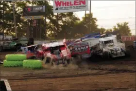  ?? RICH KEPNER - FOR MEDIANEWS GROUP ?? A group of cars gets tangled during the Sportsman feature at Grandview Speedway on June 8.