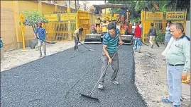  ?? SAKIB ALI/HT PHOTO ?? The Ghaziabad civic body constructe­d a road using plastic waste on September 29. ■