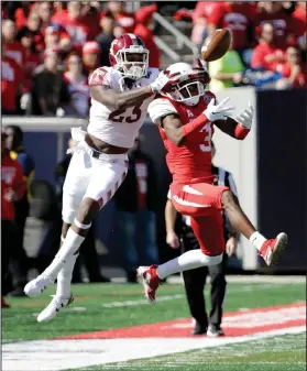  ?? AP PHOTO ?? Houston cornerback William Jackson III, right, breaks up a pass intended for Temple wide receiver Romond Deloatch during the American Athletic Conference championsh­ip football game.