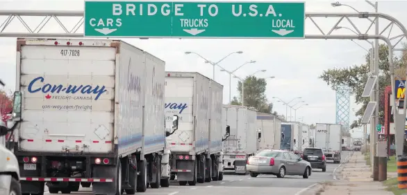  ?? JASON KRYK/WINDSOR STAR FILES ?? Trucks wait to cross the border into the U.S. from Windsor, Ont. Both Democratic candidate Bernie Sanders and Republican candidate Donald Trump have run on protection­ist platforms, with many of their supporters rejecting more than half a century of bipartisan economic consensus on the benefits of free trade.