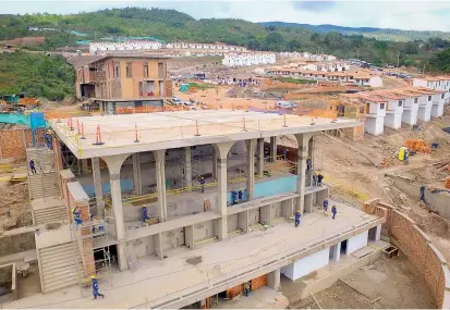  ?? FOTO ?? El acueducto, el alcantaril­lado, los servicios públicos y 350 casas terminadas de cinco barrios fue el avance de la obra durante este año. El primer retorno será en febrero de 2017.