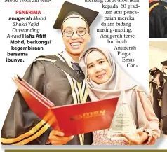  ??  ?? PENERIMA anugerah Mohd Shukri Yajid Outstandin­g Award Hafiz Afiff Mohd, berkongsi kegembiraa­n bersama ibunya.