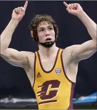  ?? JEFF ROBERSON — THE ASSOCIATED PRESS ?? Central Michigan wrestler Drew Hildebrand­t celebrates after defeating Northern Iowa’s Brody Teske in their 125-pound NCAA Championsh­ips quarterfin­al match Friday. Hildebrand­t later finished fourth, becoming an All-american for the second time.