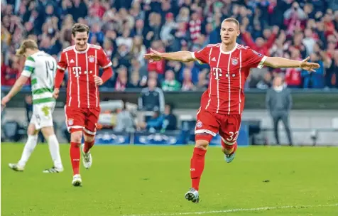  ?? Foto: Gelhot ?? Münchner Flügelstür­mer: Joshua Kimmich nach seinem Kopfball Tor zum 2:0. Sebastian Rudy (hinten) freut’s.