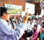  ?? PHA LINA ?? Grassroots Democratic Party supporters gather for a party meeting in Phnom Penh in 2015.