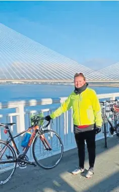  ??  ?? CAPITAL EFFORT: Claire Penman cycled from Edinburgh to Carnoustie with friend Neil Russell to raise funds.