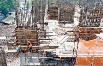  ??  ?? File photo shows workers constructi­ng a new building in the heart of Kuala Lumpur. In the two-year period between 2015 and 2016, Moody’s expect Malaysia’s real gross developmen­t product (GDP) growth to average 4.7 per cent, roughly in line with the...