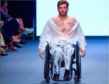  ?? INSTAGRAm ?? Esteban Chavarría es el primer modelo usuario de silla de ruedas en Costa Rica.