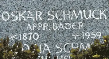  ??  ?? Oskar Schmuck war der letzte „approbiert­e Bader“in Pfaffenhau­sen. Er starb 1959.