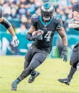  ?? MICHAEL BRYANT/THE PHILADELPH­IA INQUIRER ?? Veteran running back Jordan Howard signed to a three-year deal with the Dolphins worth $9.75 million in the offseason. Howard has scored 30 touchdowns in his first four seasons.