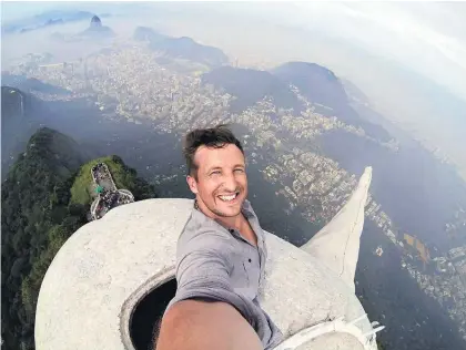  ?? Picture / Snapper Media ?? Lee Thompson takes the selfie from the top of Christ the Redeemer statue in Rio de Janeiro.