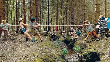  ?? Foto: Bontonfilm ?? Napravován­í rebela Povýšeného hlavního hrdinu v podání Sebastiana Pöthe změní tábor v pravého skauta.