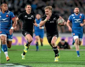  ?? GETTY IMAGES ?? Damian McKenzie invigorate­d Sonny Bill Williams with his threat taking the ball to the line.