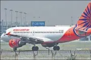  ?? MINT PHOTO ?? An Air India plane at the Delhi airport before take off