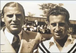  ??  ?? ZAPOČEO NIZ – Dragutin Mitić (desno) s izbornikom Lukinićem 1946.