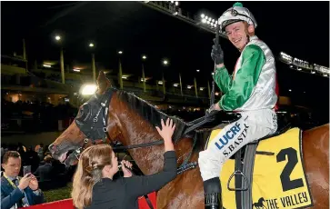  ?? VINCE CALIGIURI ?? Stephen Baster riding Jon Snow after winning the JRA Trophy at Moonee Valley.