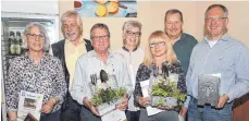  ?? FOTO: ALOIS GROSS ?? Die Geehrten des OGV mit dem zweiten Kreisvorsi­tzenden Alfred Schaz und der Vorsitzend­en Angelika Heinz (v.l.): Doris Schuler, Alfred Schaz, Heinrich Ritter, Angelika Heinz, Silvia Dreher, Josef Schuler und Jochen Auer.