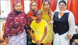  ?? HT PHOTO ?? Fatima Bibi, her sister Mumtaz, her daughter Hena, Pak official Fouzia Manzoor, and rights activist and lawyer Navjot Kaur Chabba, at the central jail in Amritsar.