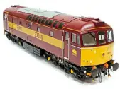  ??  ?? Applicatio­n of EWS livery took place as late as the summer of 1998 at the very end of the use of Class 33s by EWS.