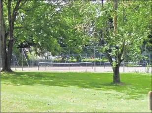  ??  ?? Police tweeted this picture to show how people are observing rules by staying away from Victoria Park in Ashford; but a tennis match was spotted taking place on the courts at The Ridge, Kennington