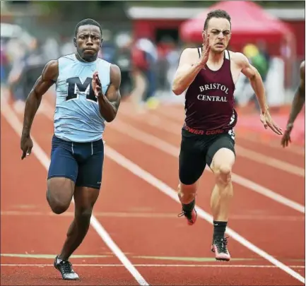  ?? CATHERINE AVALONE - NEW HAVEN REGISTER ?? Middletown’s DeShaun Bradshaw wins the 100 meter dash in 11.24 seconds at the Class L track & field championsh­ips, Tuesday at Manchester High School. Middletown won with 80 points edging out Daniel Hand at 77.50.