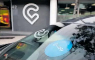  ?? GETTY IMAGES ?? Un vehículo VTC de Cabify junto a la sede de esta compañía en Madrid.