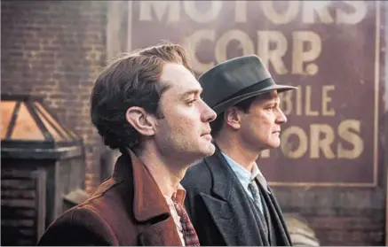  ?? Marc Brenner ?? JUDE LAW, left, plays writer Thomas Wolfe opposite Colin Firth as literary editor Maxwell Perkins in the new film “Genius.”