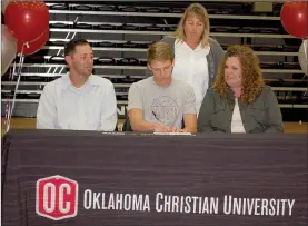  ?? Graham Thomas/Siloam Sunday ?? Siloam Springs senior Brittan Butler, middle, signed a letter of intent Wednesday to swim at Oklahoma Christian University. Also pictured with Butler are his father David Butler, left, mother Shereea Butler, right, and Siloam Springs swimming coach...