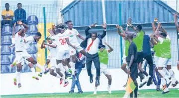  ?? ?? Enugu Rangers coach, Fidelis Ilechukwu and his players celebratin­g a goal with the iconic ‘siu’ celebratio­n in a recent match