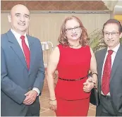  ??  ?? Denis Hernández con Dalila y Julio Gon